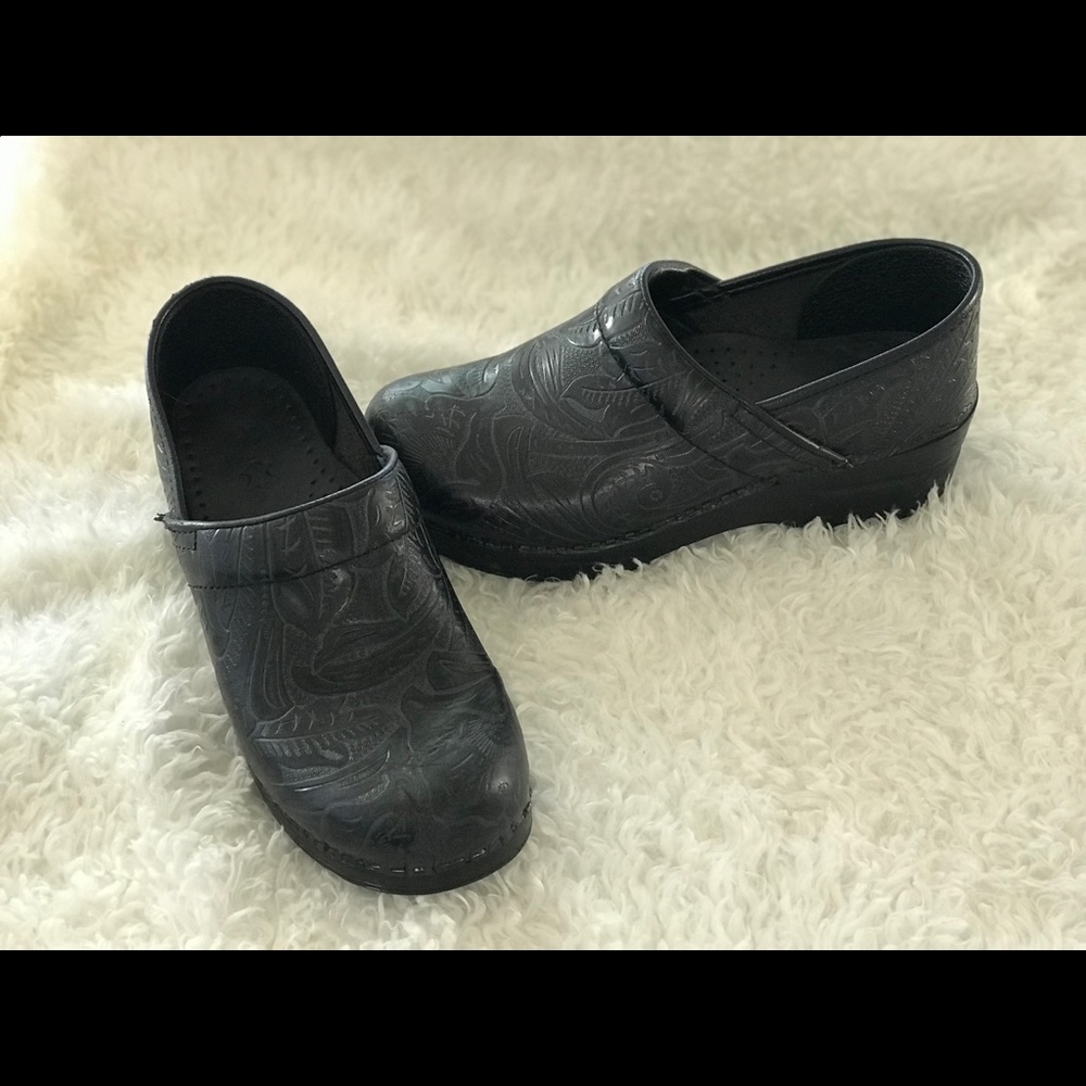 Dansko Professional Black Tooled nursing shoes